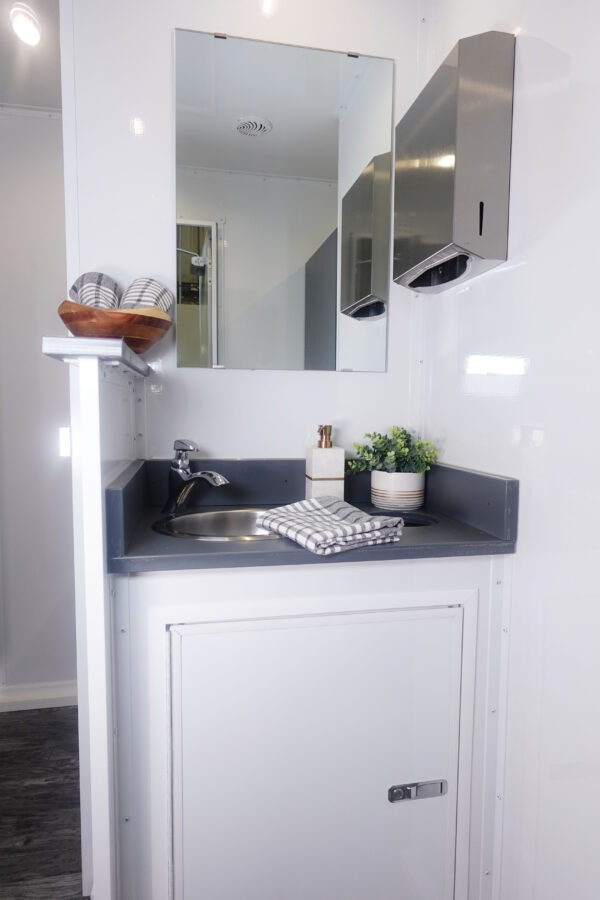 EcoComfort 4-Station Mobile Restroom