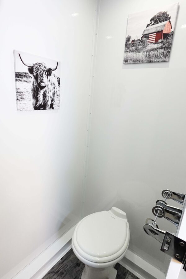 EcoComfort 4-Station Mobile Restroom T