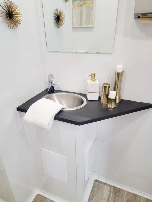 EcoLux 4-Pod Premium Restroom